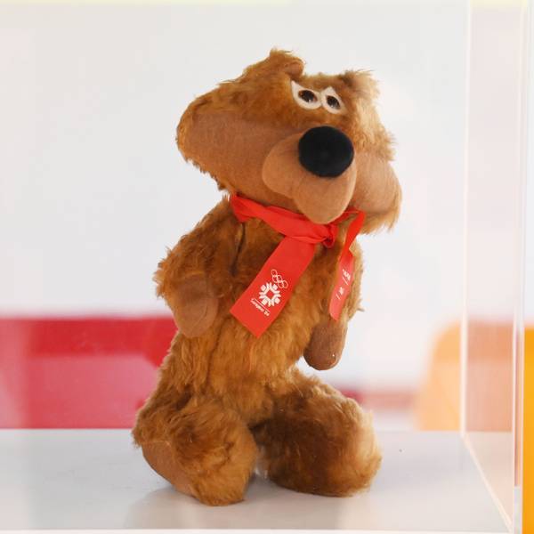 Der kleine Wolf Vučko, Maskottchen der Olympischen Winterspiele in Sarajevo 1984.