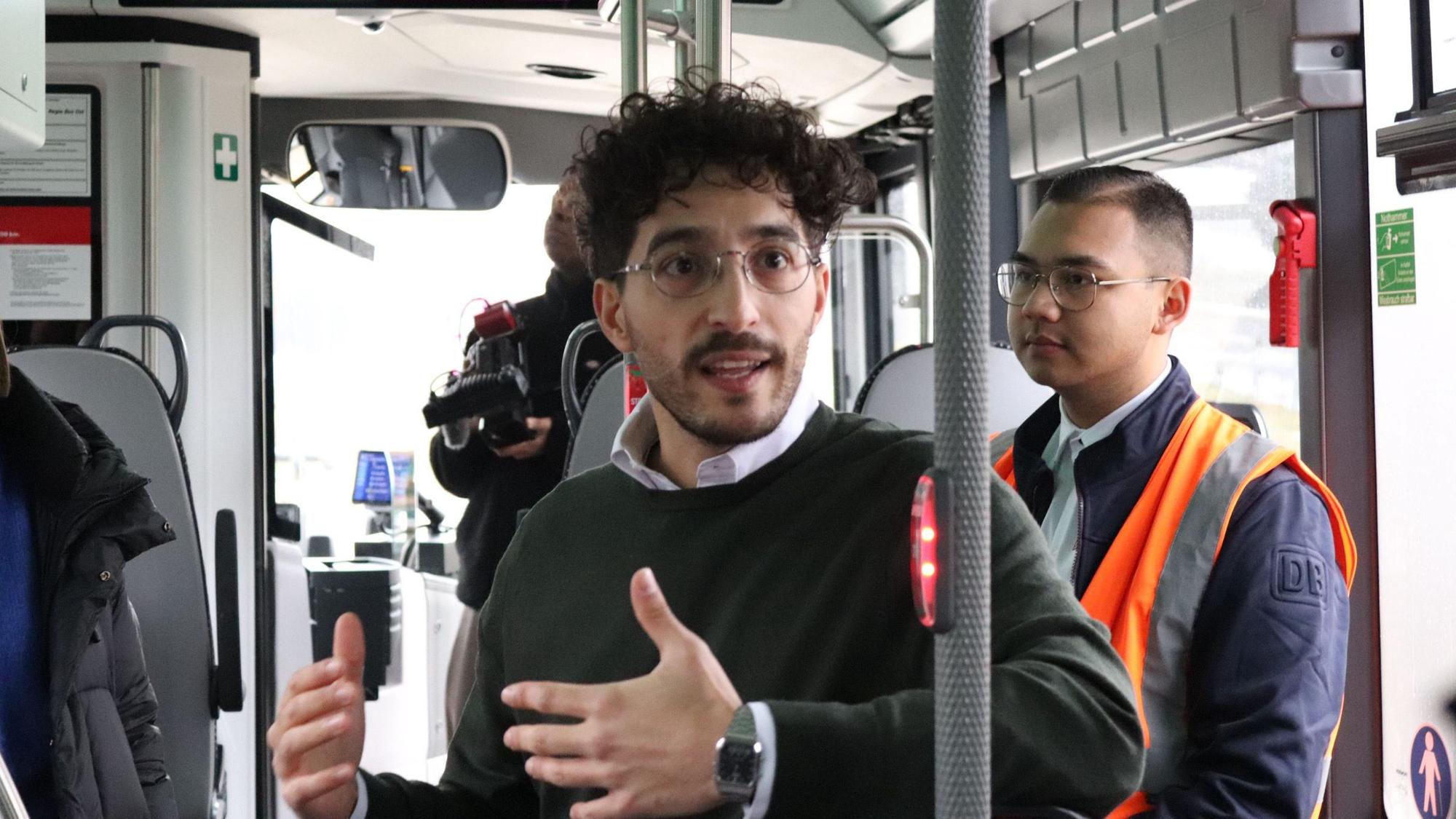 Selim Yilmaz, Projektleiter der DB, in Leverkusen-Wiesdorf.