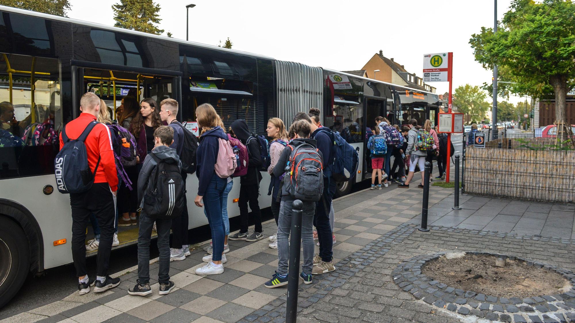 Kölner Eltern sollen ab kommendem Schuljahr das günstigere Schülerticket der KVB erhalten (Symbolfoto).