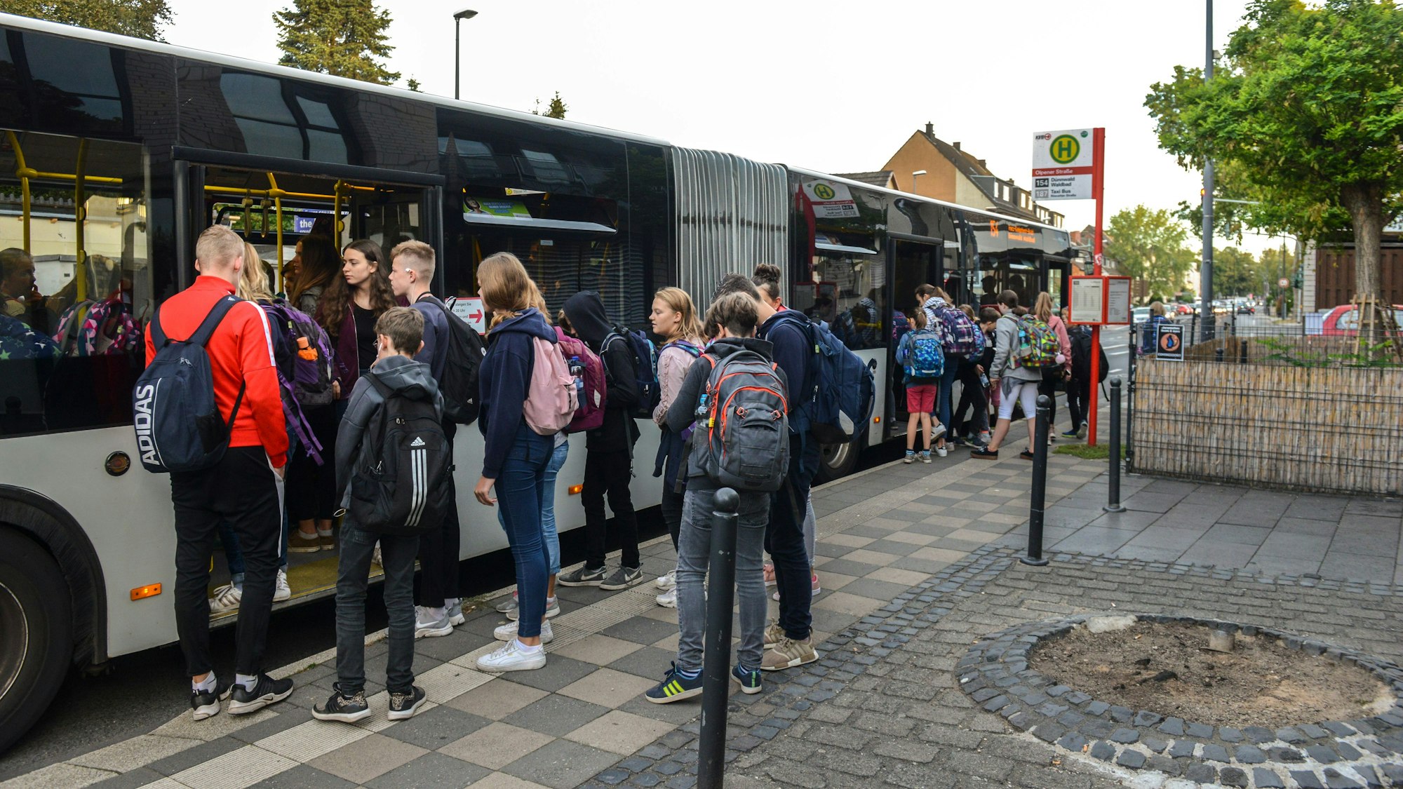 Kölner Eltern sollen ab kommendem Schuljahr das günstigere Schülerticket der KVB erhalten (Symbolfoto).