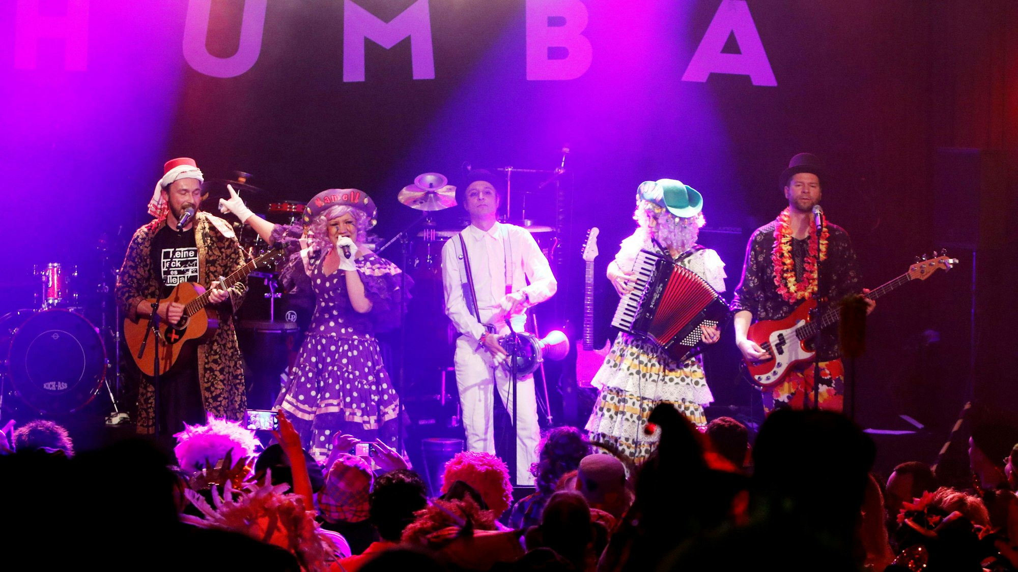 Humba Party im Gloria,
mit Kent Coda und Kamell Kapell, zusammen auf der Bühne.