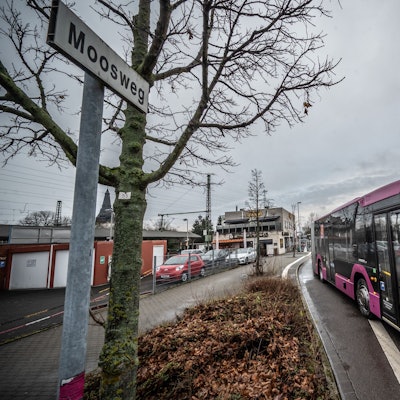 Schienenersatzverkehr am Bahnhof Manfort am Moosweg. Bild: Ralf Krieger
