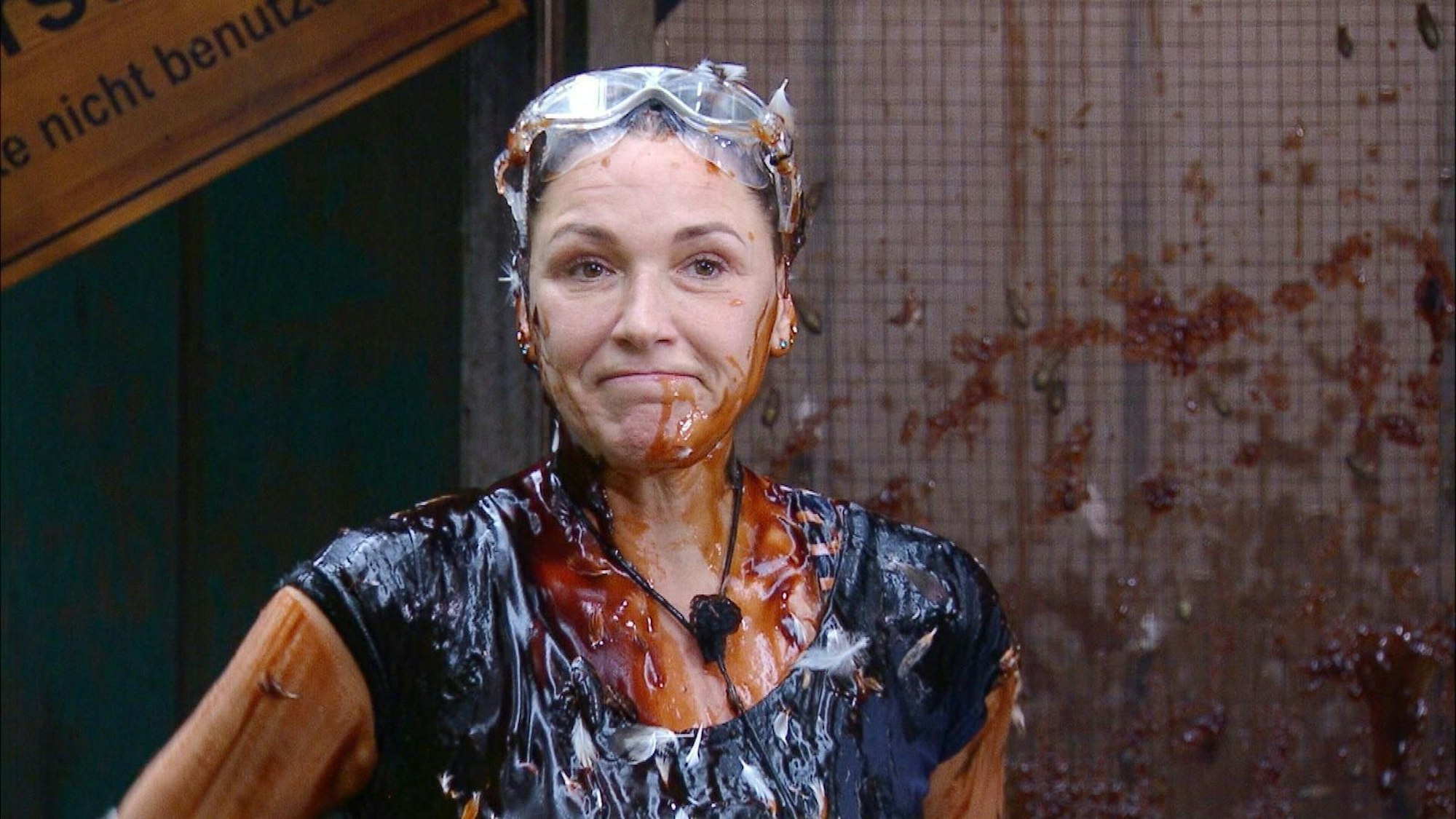 Simone Ballack leidet in der Prüfung - und wundert sich, dass Gil noch da ist. (Bild: RTL)