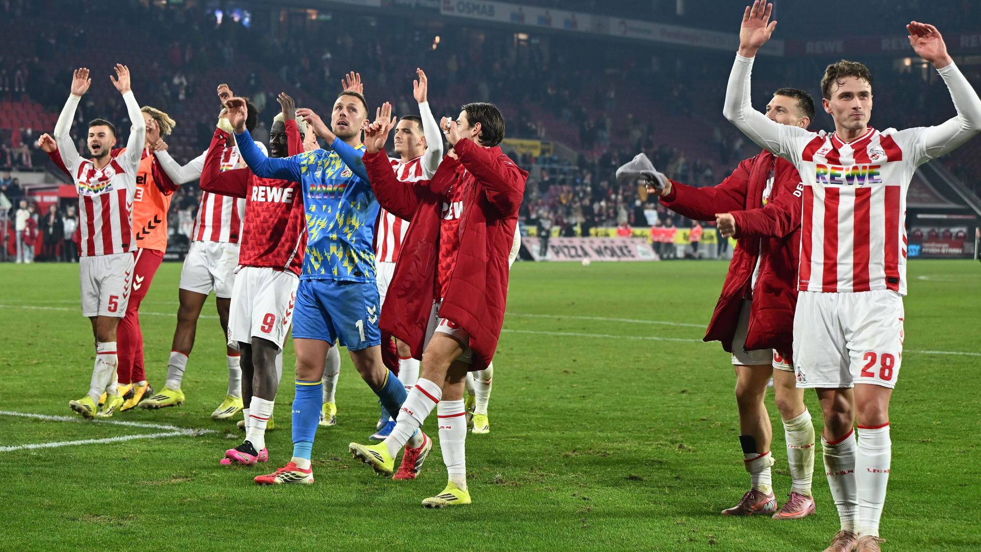 Spieler 1. FC Köln Jubel, jubeln waehrend des Spiels der Bundesliga zwischen 1. FC Köln und VfL Wolfsburg, RheinEnergieSTADION am 30. January 2026 in Köln, Deutschland. Foto von Ralf Treese/DeFodi Images Spieler 1. FC Köln celebrating during the Bundesliga match between 1. FC Köln and VfL Wolfsburg at RheinEnergieSTADION on January 30, 2026 in Köln, Germany. Photo by Ralf Treese/DeFodi Images DFL regulations prohibit any use of photographs as image sequences and/or quasi-video. Photo by Ralf Treese/DeFodi Images - *** Players 1 FC Köln cheering, jubilating during the Bundesliga match between 1 FC Köln and VfL Wolfsburg, RheinEnergieSTADION on January 30, 2026 in Köln, Germany Photo by Ralf Treese DeFodi Images Players 1 FC Köln celebrating during the Bundesliga match between 1 FC Köln and VfL Wolfsburg at RheinEnergieSTADION on January 30, 2026 in Köln, Germany Photo by Ralf Treese DeFodi Images DFL regulations prohibit any use of photographs as image sequences and or quasi video Photo by Ralf Treese DeFodi Images