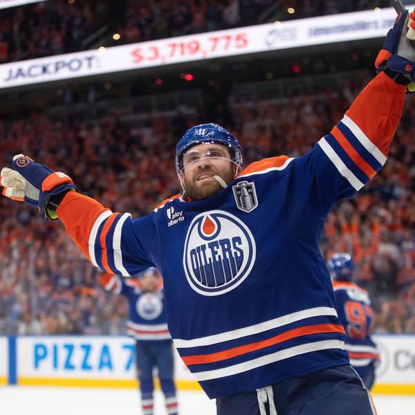 Leon Draisaitl jubelt im Trikot der Edmonton Oilers.