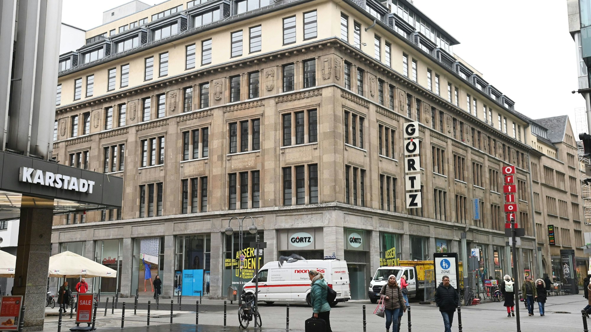 In die ehemaligen Räume des Schuhhauses Görtz auf der Zeppelinstraße zieht die schwedische Modekette Lager 157. Die Umbauarbeiten haben begonnen.