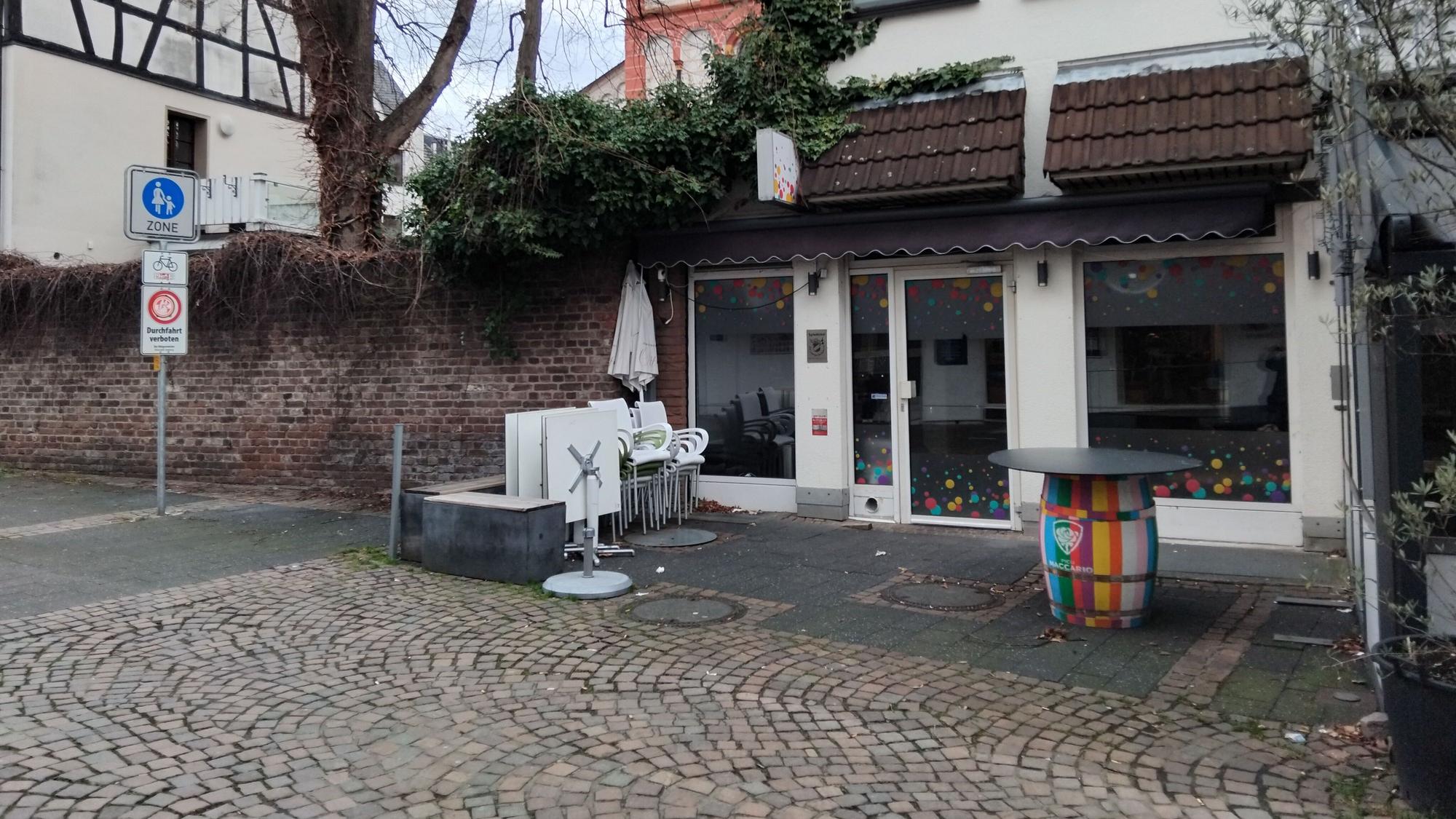 Im kürzlich frei gewordenen Standort am Herrengarten eröffnet Phil Hönscheid seine neue Location pünktlich zum Karneval.