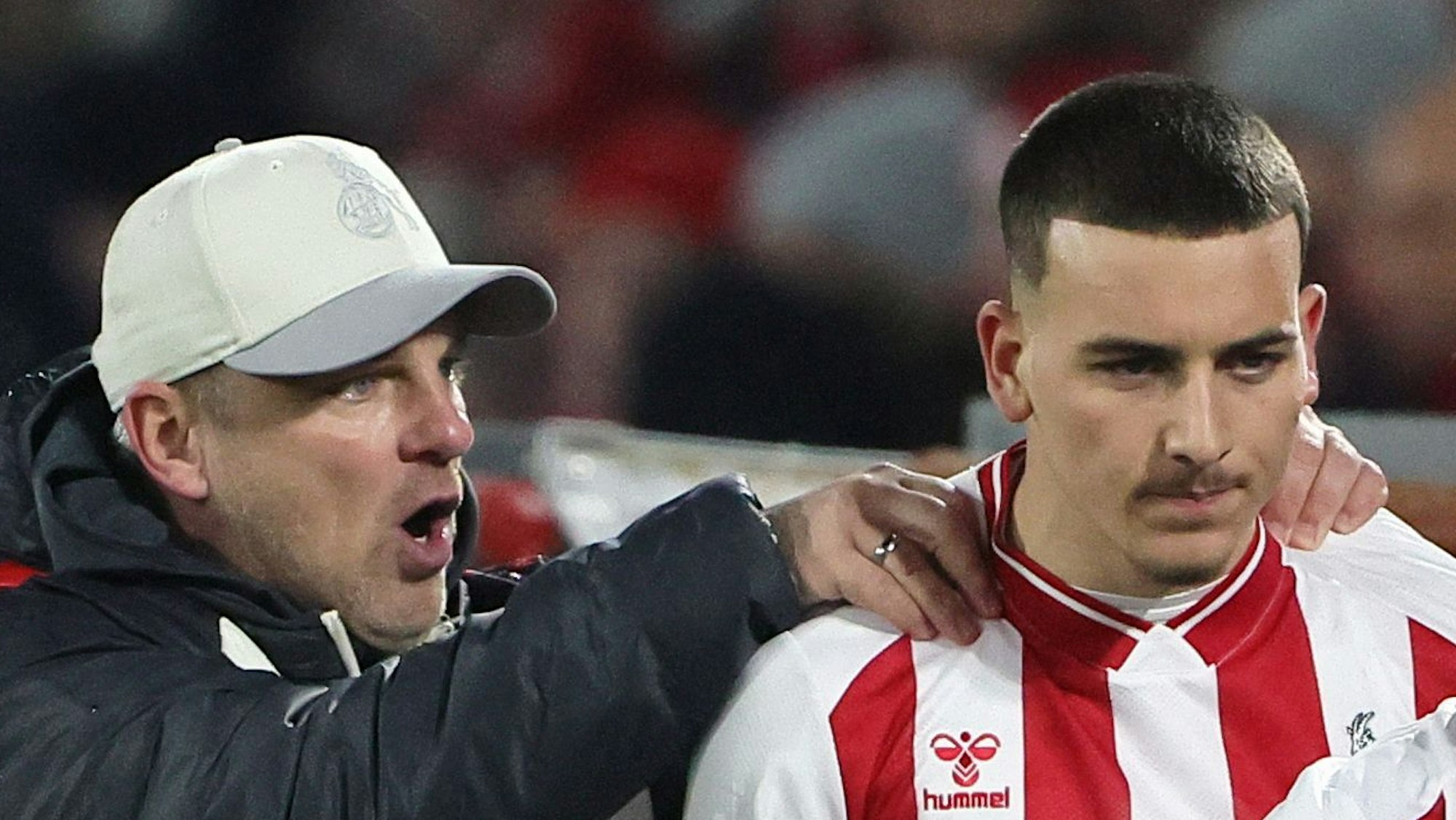 1. FC Köln vs. VFL Wolfsburg, 20. Spieltag, 30.01.2026, 20.30 Uhr, von links: Lukas Kwasniok, Said El Mala, Jan Thielmann, (1. FC Köln), Bild: Herbert Bucco