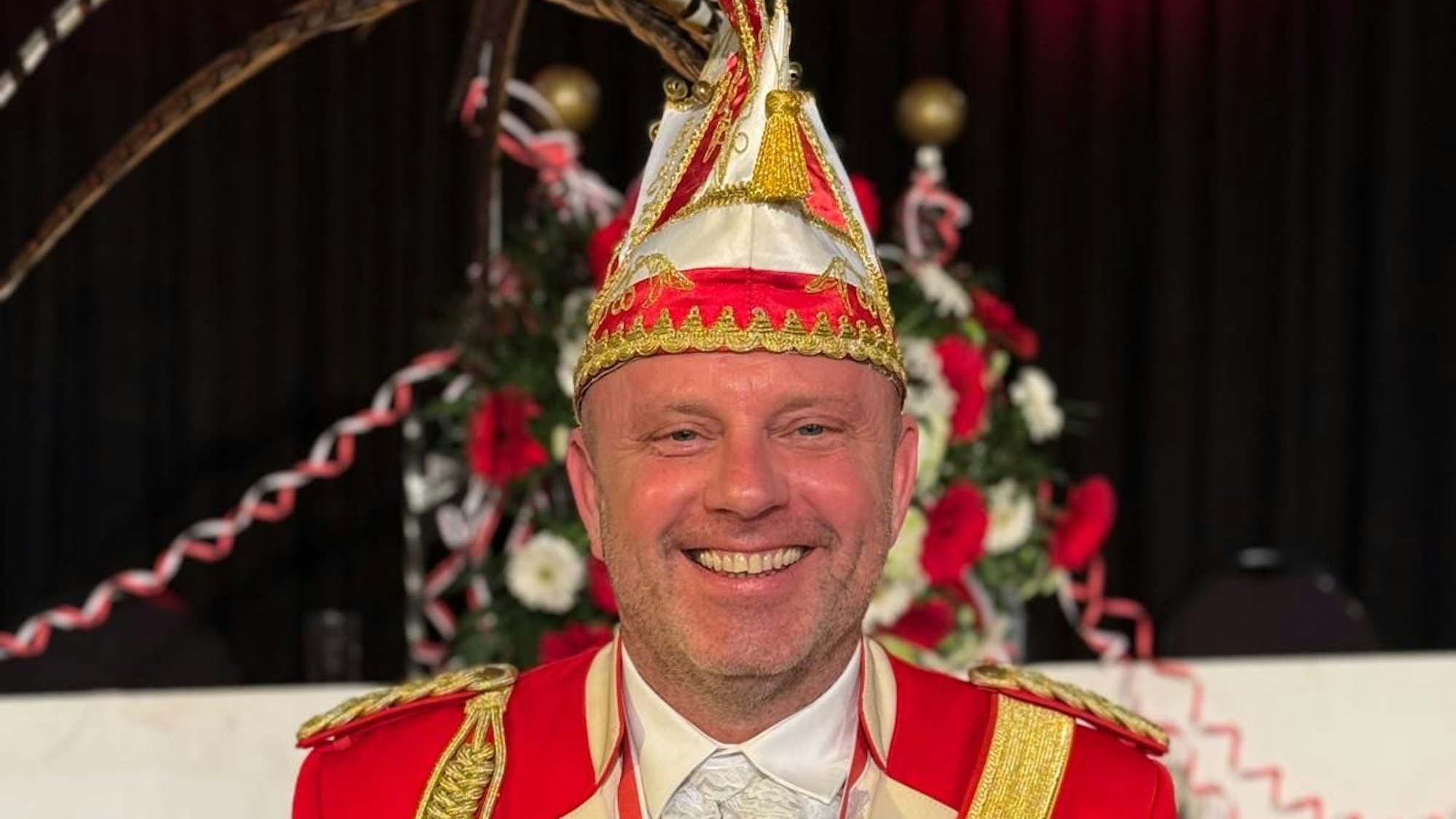 Zu sehen ist Karnevalist Robert Lepper.