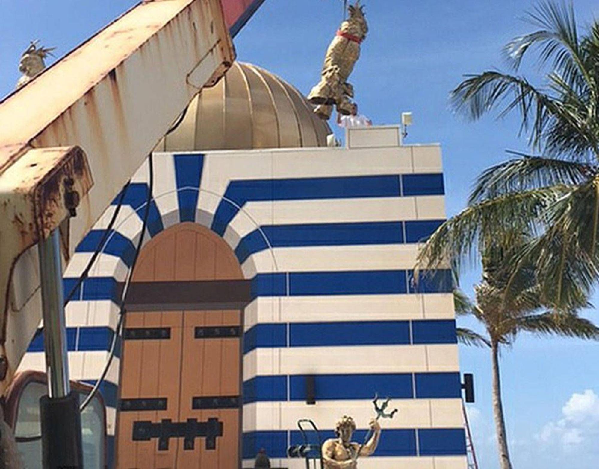 Das tempelartiges Gebäude auf der Insel von Jeffrey Epstein.