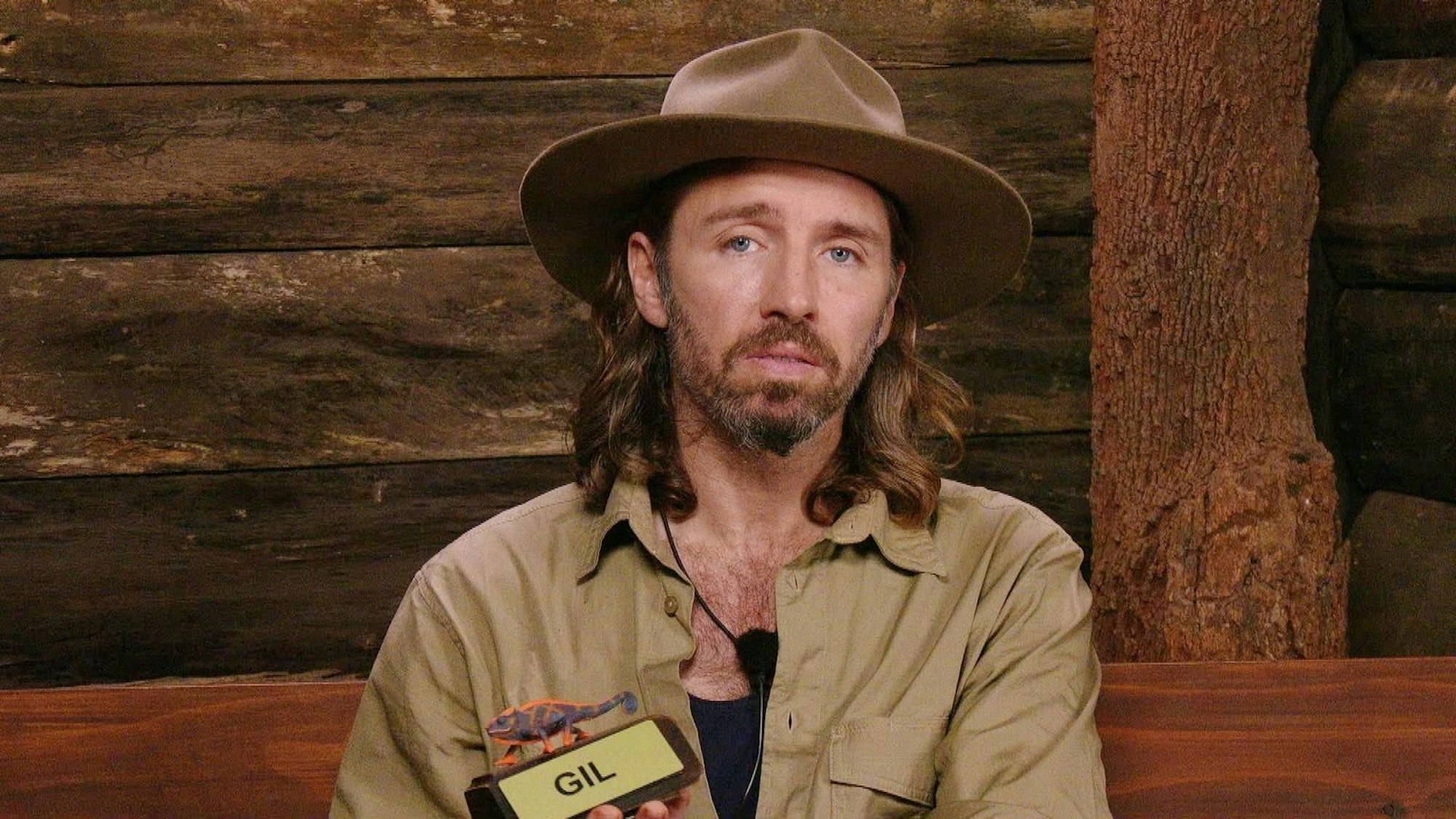 Gil trägt seine tierische Auszeichnung mit Fassung. (Bild: RTL)