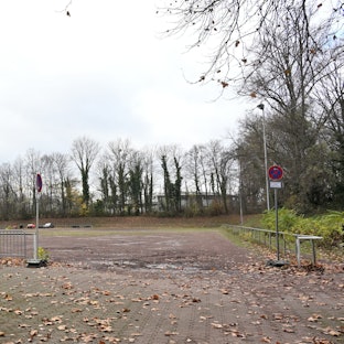 Das Foto zeigt den Aschenplatz vor der Schadstoffsanierung