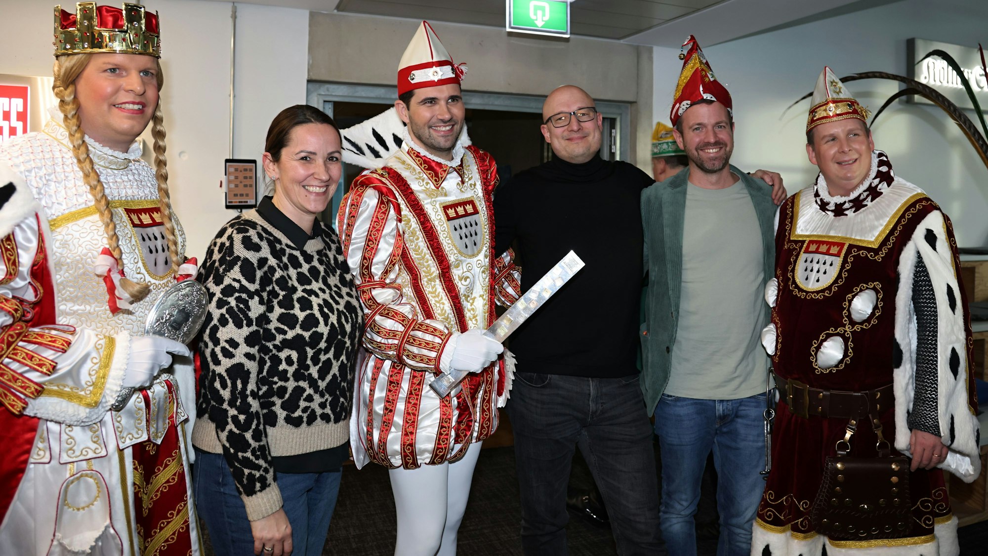 Das Dreigestirn steht für Fotos bereit.