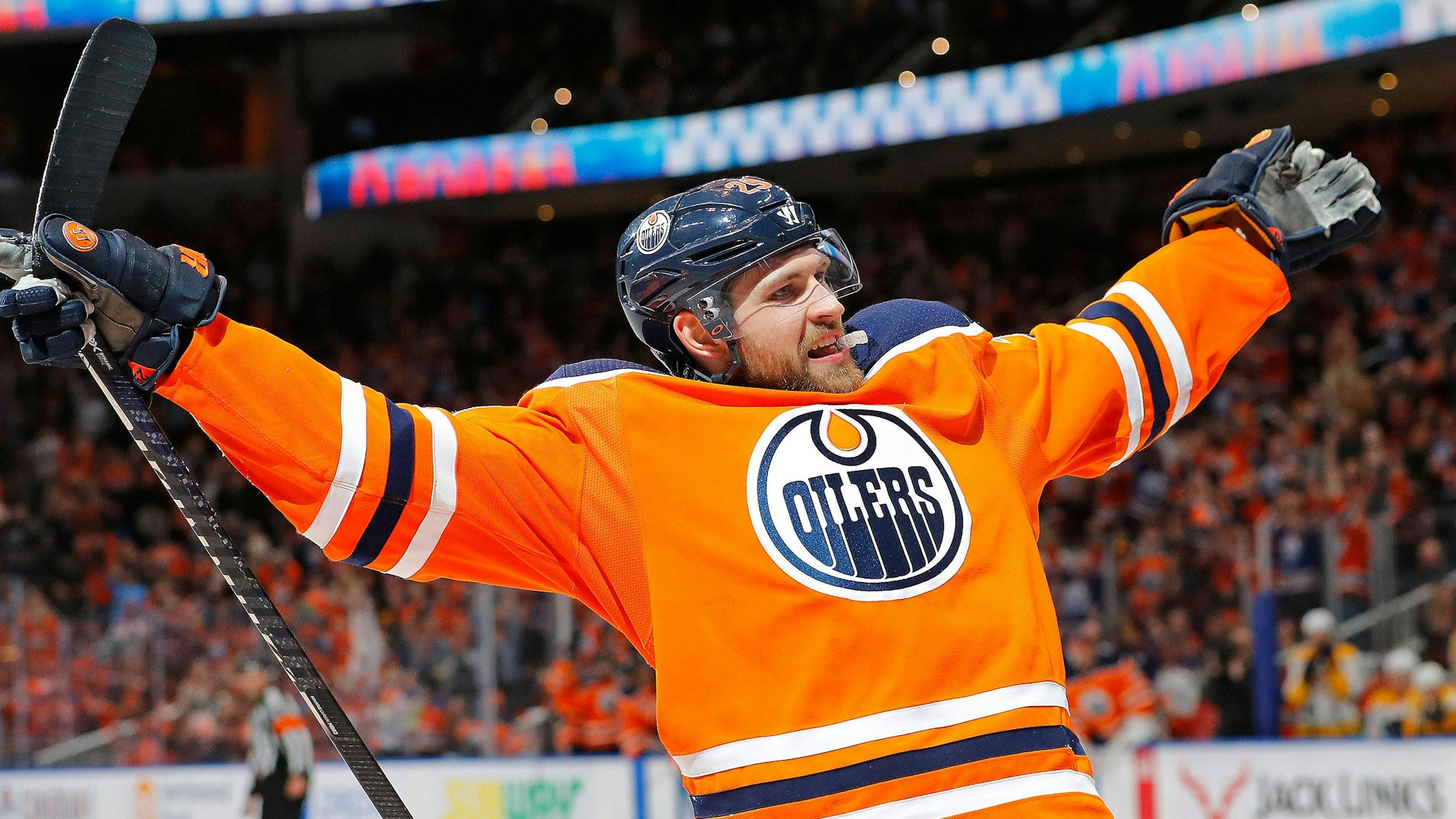 NHL, Eishockey Herren, USA Nashville Predators at Edmonton Oilers Feb 8, 2020 Edmonton, Alberta, CAN Edmonton Oilers forward Leon Draisaitl 29 celebrates after scoring the game winning goal against the Nashville Predators in the third period at Rogers Place. Edmonton Rogers Place Alberta CAN, EDITORIAL USE ONLY PUBLICATIONxINxGERxSUIxAUTxONLY Copyright: xPerryxNelsonx 14015468