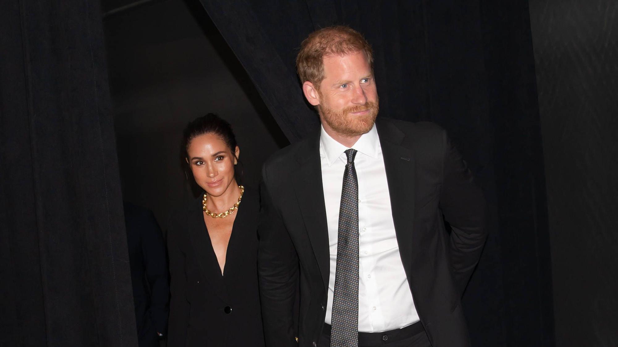 Meghan und Harry posieren.