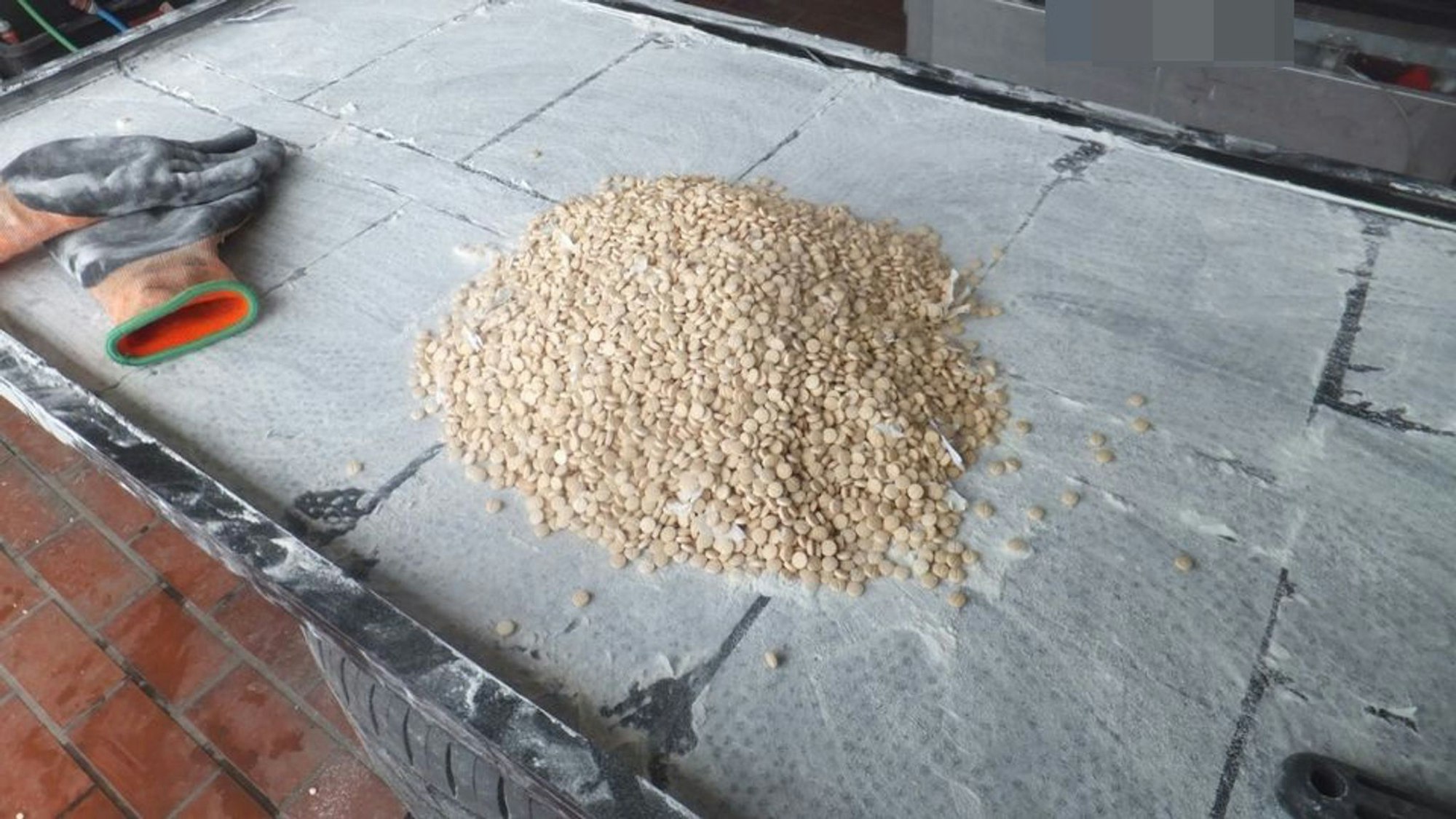 Bei der Durchsuchung fand die Polizei kiloweise Amphetamine.