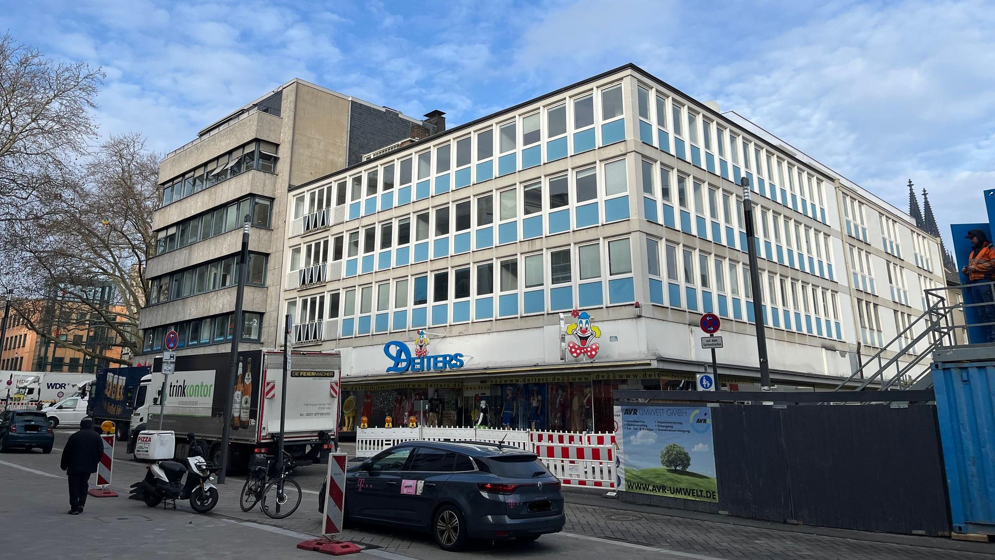 In die Jahre gekommen: Das Gebäude am Heumarkt, in der Deiters verkauft.