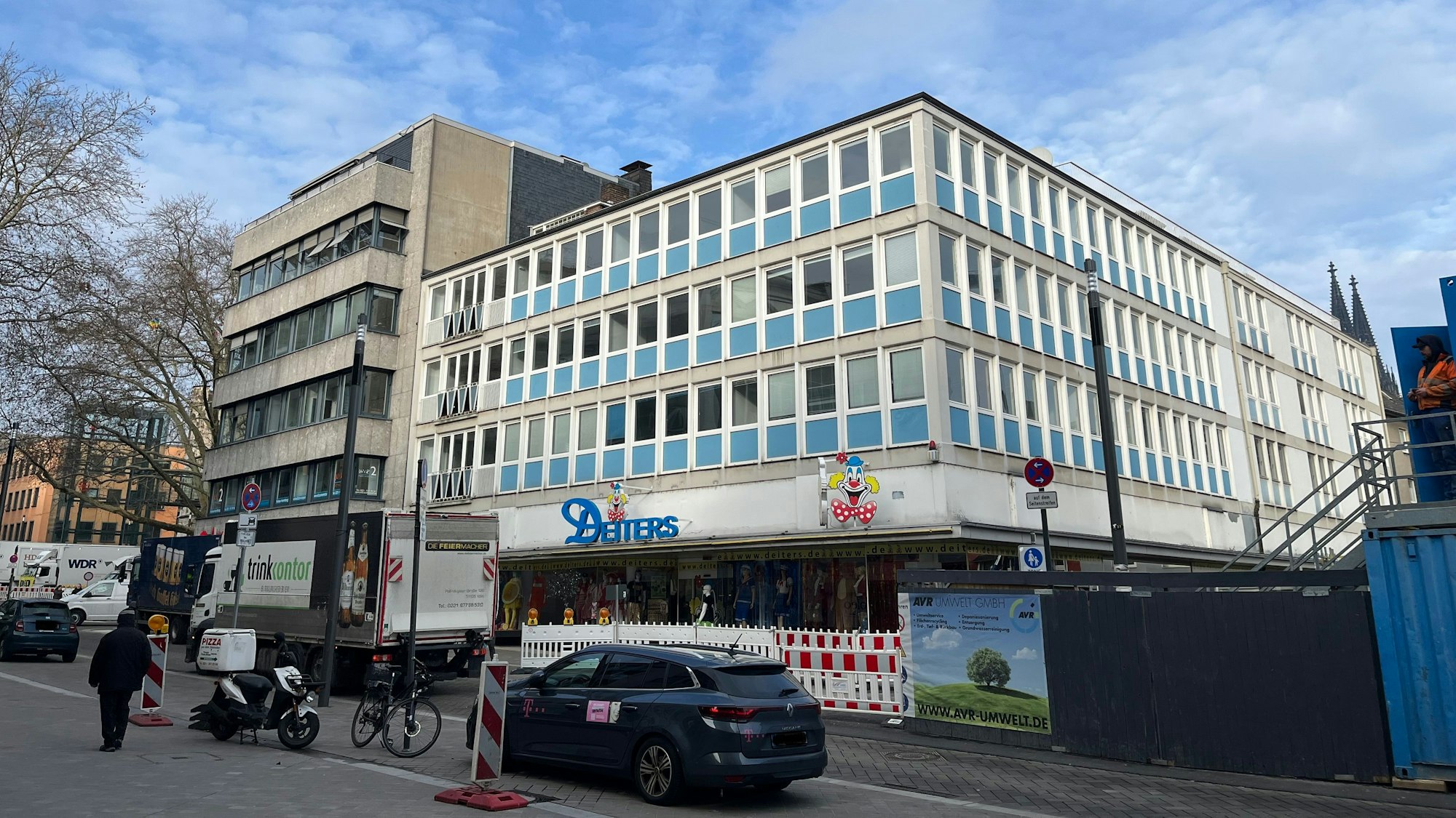 In die Jahre gekommen: Das Gebäude am Heumarkt, in der Deiters verkauft.