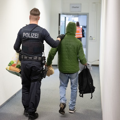 Seit zwei Jahrzehnten wird ein kriminell gewordener Bosnier in Köln geduldet. (Symbolfoto).