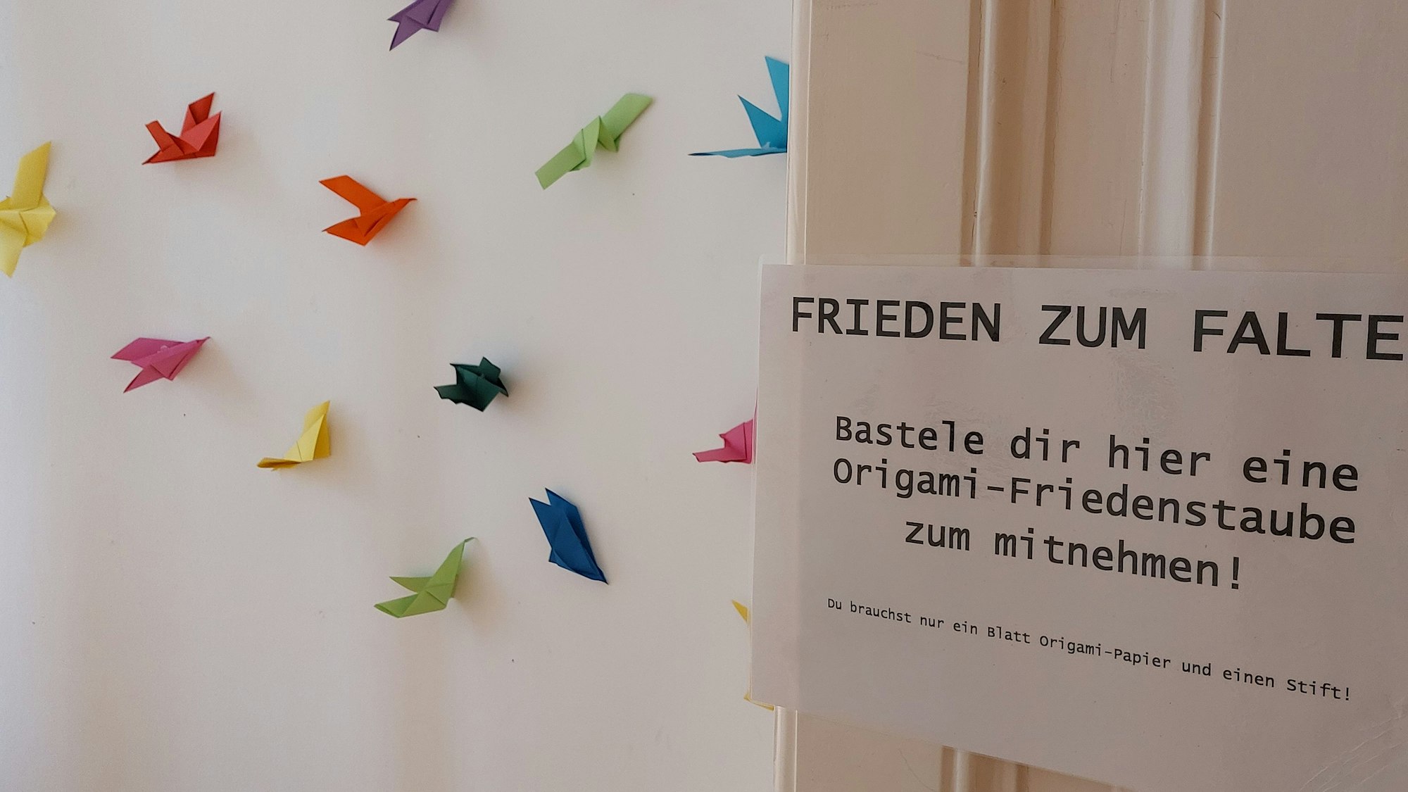 "Kennst du schon das Friedenstier" heißt die neue Ausstellung im Bilderbuchmuseum Burg Wissem in troisdorf