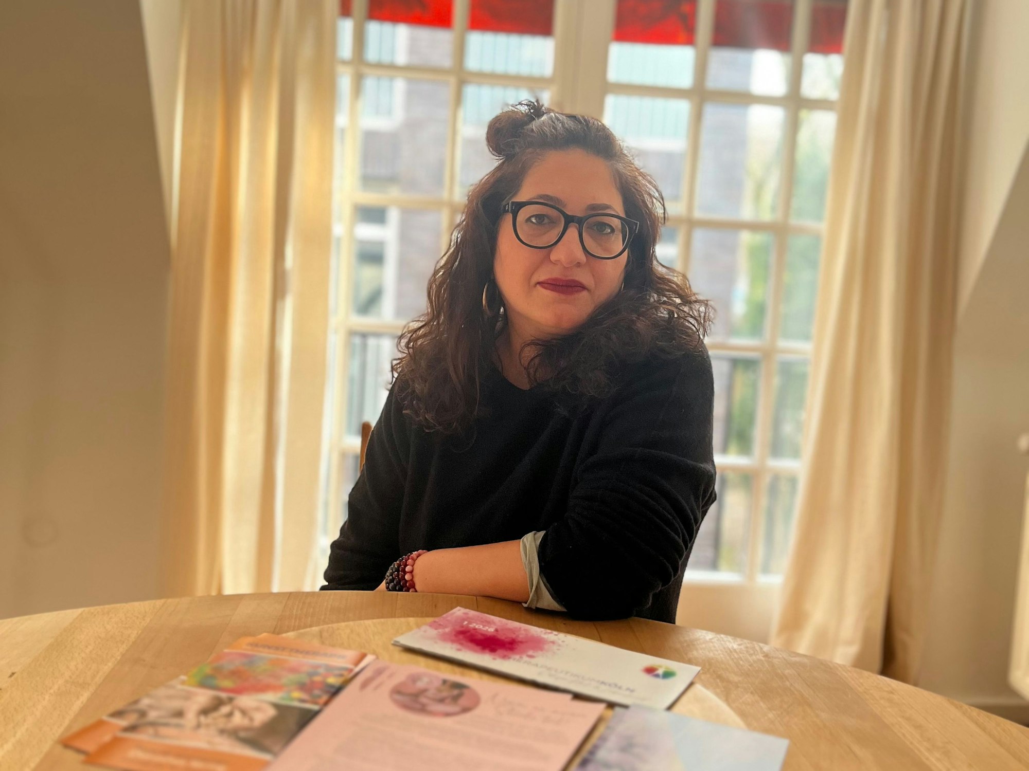 Die Kölner Trauerbegleiterin Golrokh Esmaili