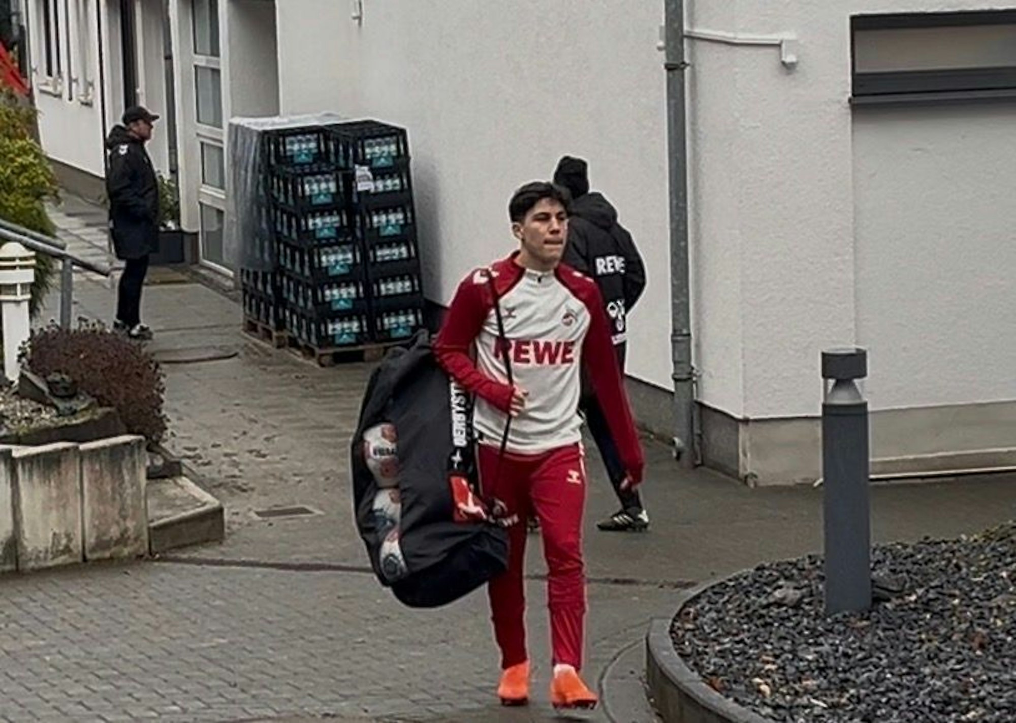 Felipe Chavez nahm einen Tag nach seinem Transfer nach Köln direkt das Training auf.
