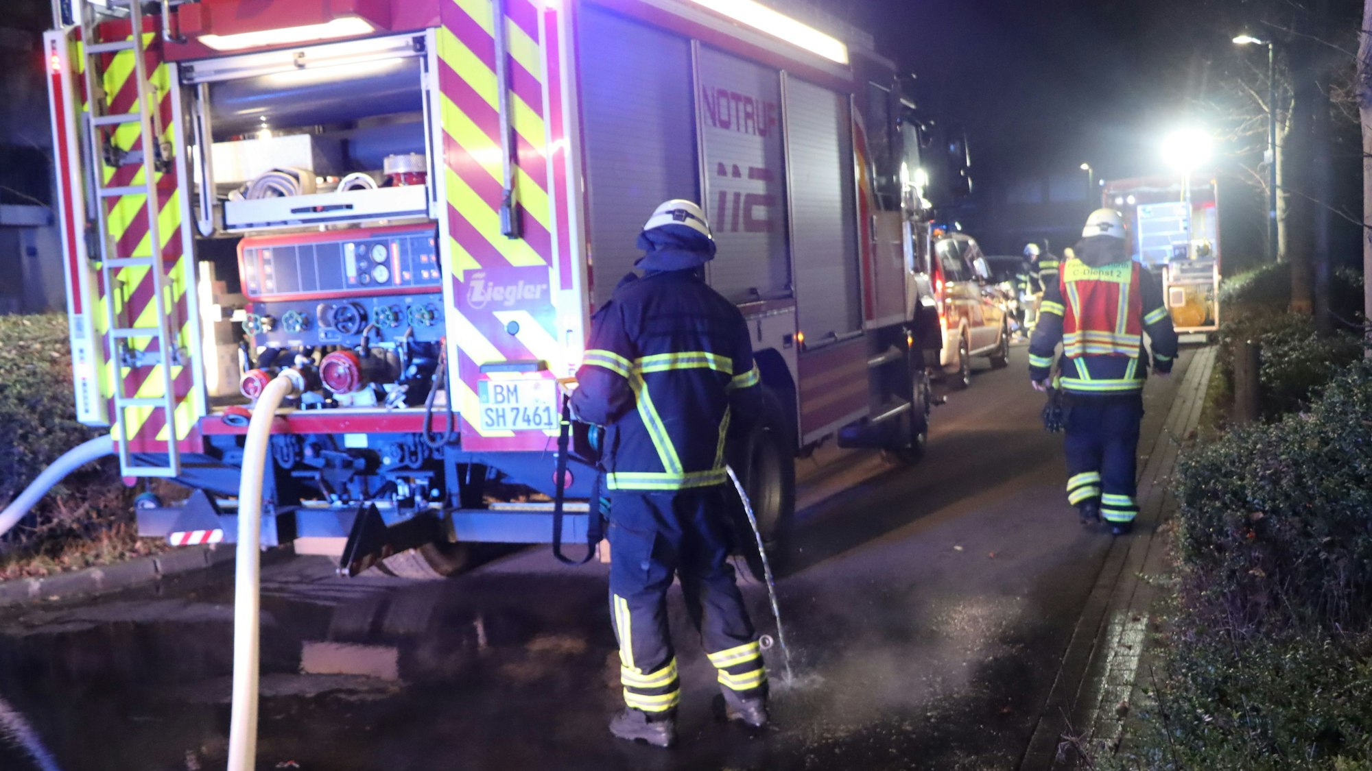 Insgesamt waren mehr als 40 Feuerwehrleute am Einsatzort.