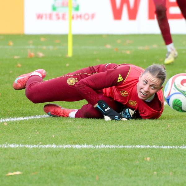 20.10.2025, xgrfx, Fussball DFB Medientermine, Deutsche Frauennationalmannschaft - Training v.l. Rafaela Borggräfe Deutsche Frauennationalmannschaft DFL/DFB REGULATIONS PROHIBIT ANY USE OF PHOTOGRAPHS as IMAGE SEQUENCES and/or QUASI-VIDEO Düsseldorf *** 20 10 2025, xgrfx, Football DFB Media Dates, German Womens National Team Training v l Rafaela Borggräfe German Womens National Team DFL DFB REGULATIONS PROHIBIT ANY USE OF PHOTOGRAPHS as IMAGE SEQUENCES and or QUASI VIDEO Düsseldorf