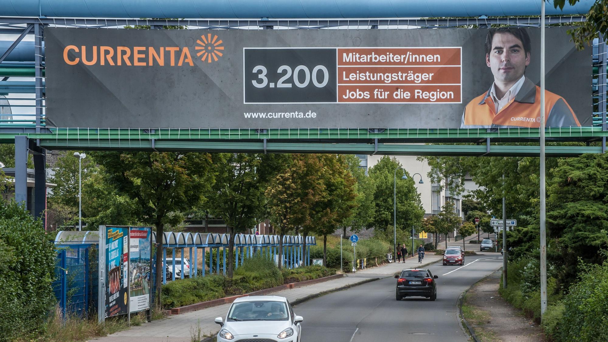 Currenta-Werbung an der Rohrbrücke Hauptstraße