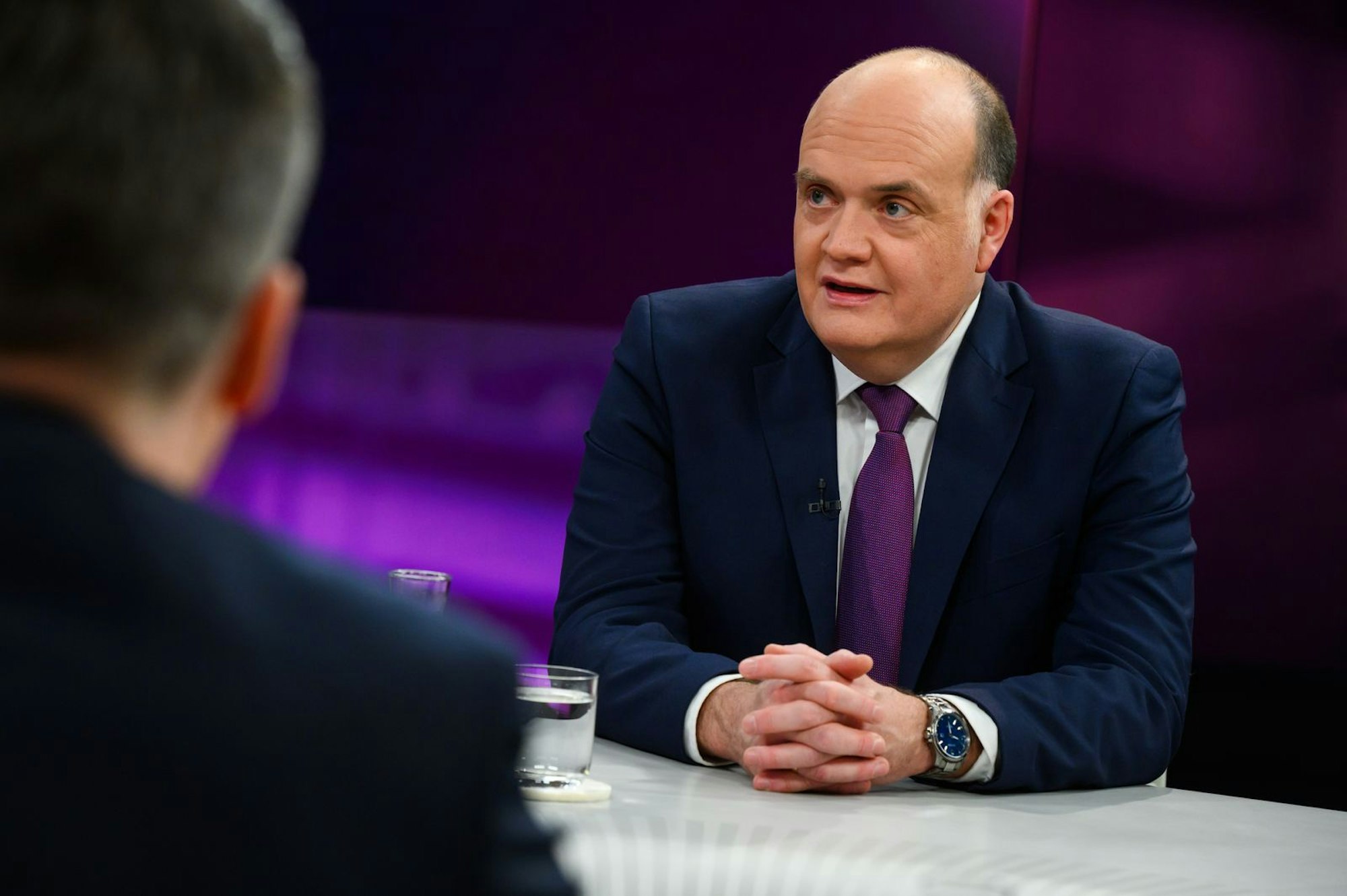 Robin Alexander mahnte: „Irgendwann müssen wir irgendetwas machen.“ (Bild: ZDF/Jule Roehr)