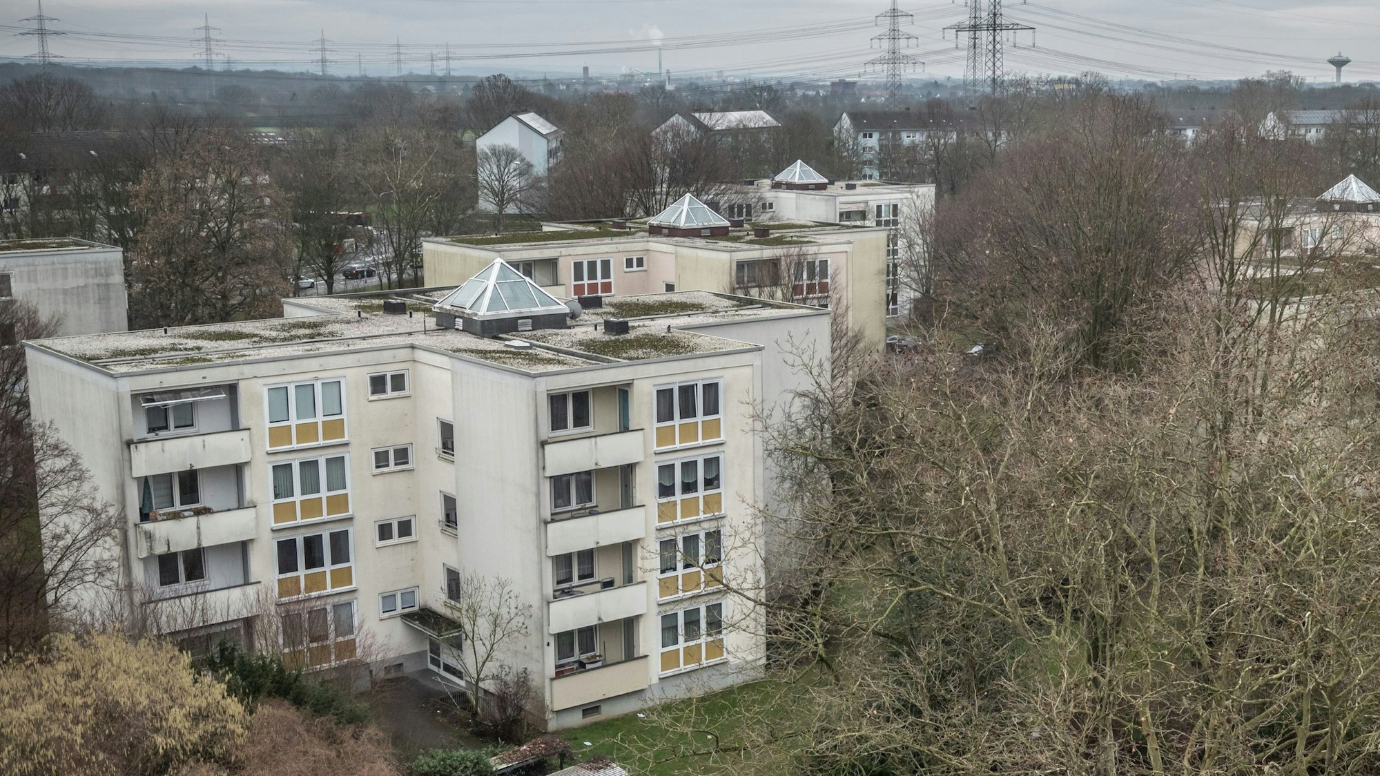 Die Sternhäuser in Rheindorf am Königsberger Platz sind dem Abbruch geweiht, wenn es nach der WGL geht. Bild: Ralf Krieger