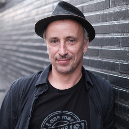 Der Kölner Musiker Stefan Knittler hat die „Loss mer singe“-Hymne geschrieben.