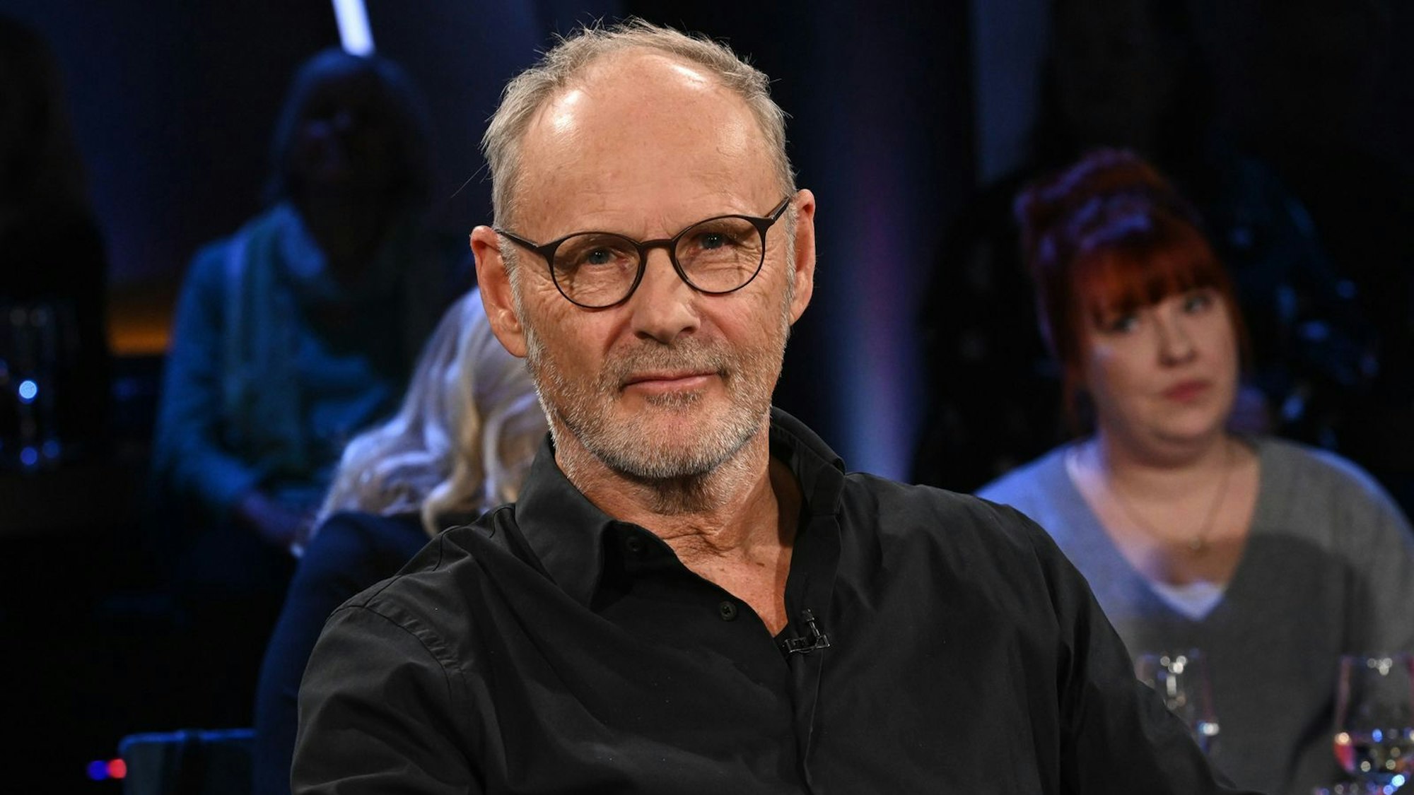 In der „NDR Talk Show“ spricht Reinhold Beckmann über den Verlust seiner Wohnung. (Bild: NDR/Uwe Ernst)