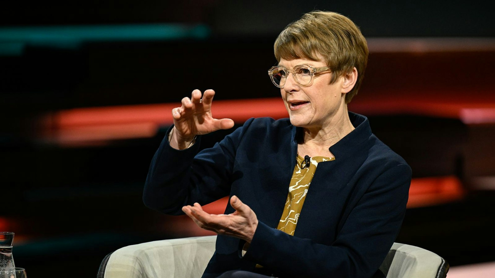 Ökonomin Veronika Grimm zeichnete ein düsteres Bild. (Bild: ZDF / Markus Hertrich)