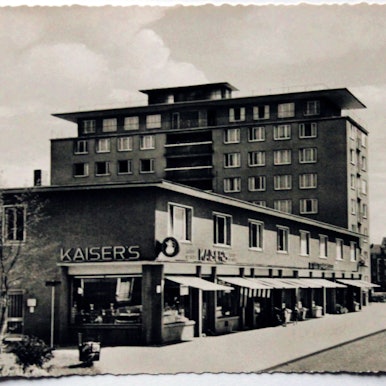 Viele Geschäfte, dafür wenig Autos - die Stegerwaldsiedlung im Jahr 1955