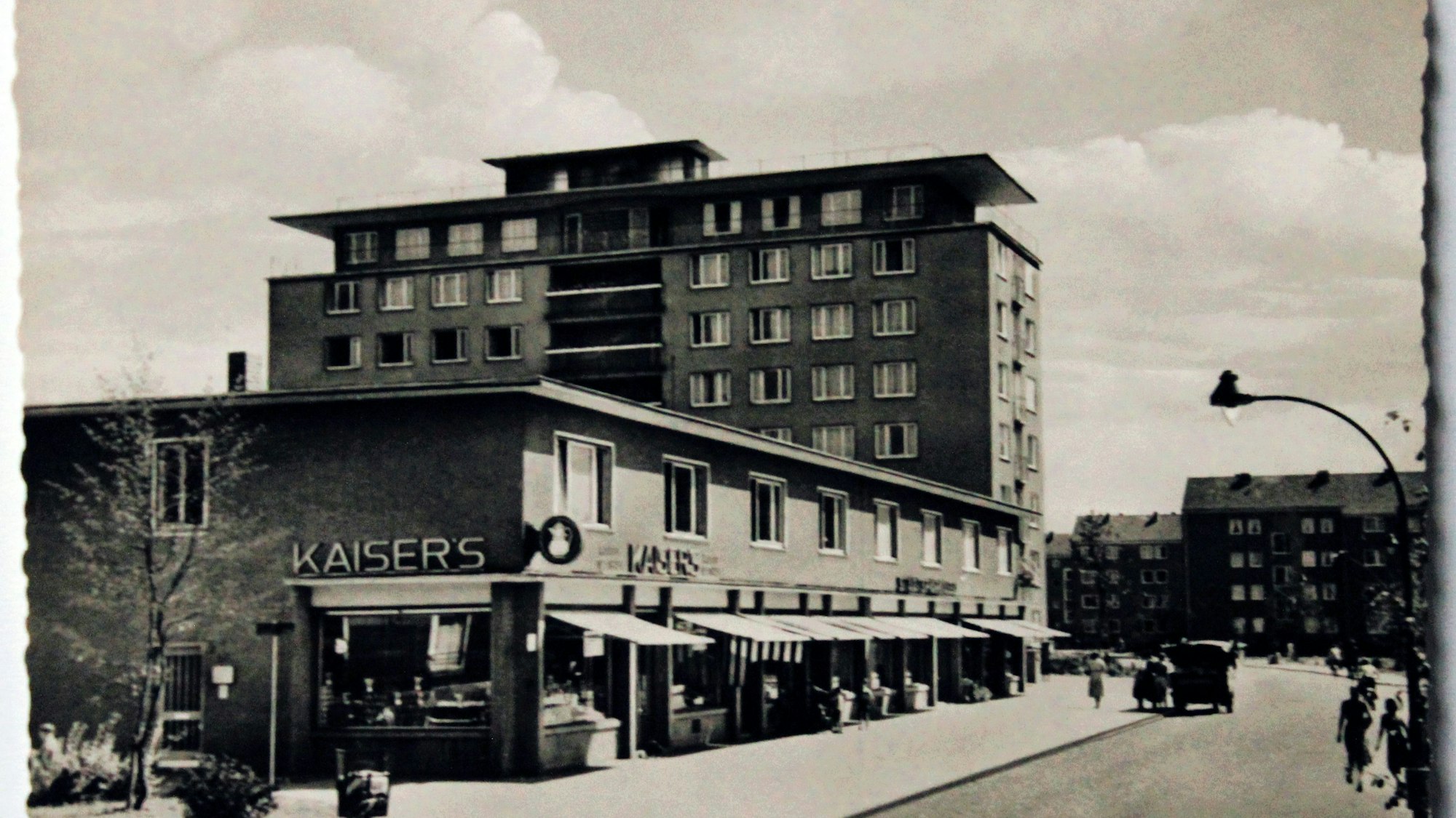 Viele Geschäfte, dafür wenig Autos - die Stegerwaldsiedlung im Jahr 1955