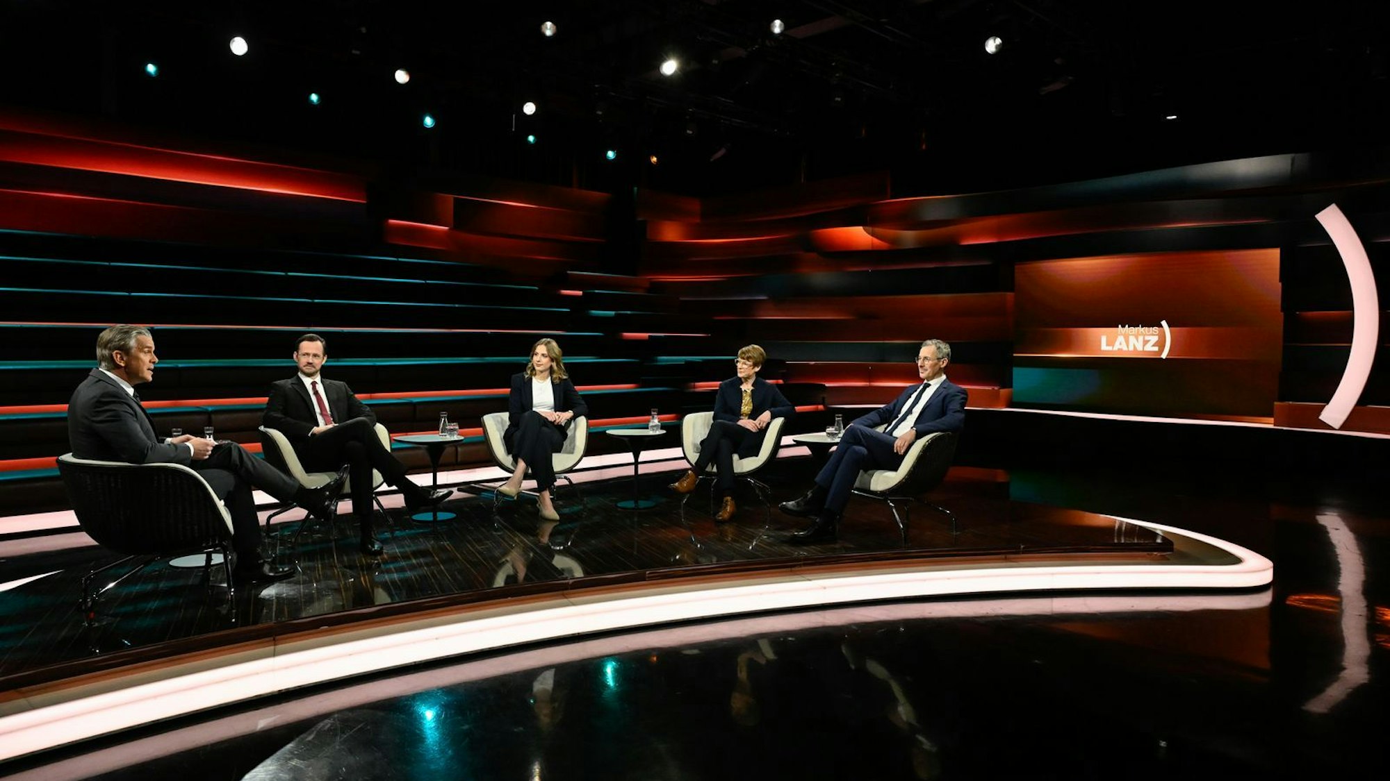 Am Donnerstagabend sprach Markus Lanz mit (von links) Dirk Wiese, Wiebke Winter, Veronika Grimm und Daniel Friedrich Sturm. (Bild: ZDF / Markus Hertrich)