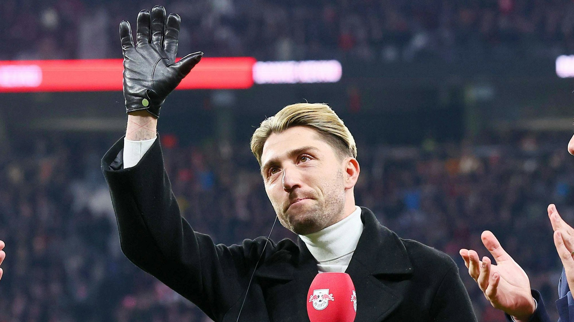 RB Leipzig - Bayern Muenchen / Bundesliga Leipzig, 17.01.2026, Red Bull Arena, Fussball, Bundesliga, Spieltag 18 , RB Leipzig vs. FC Bayern München , Verabschiedung Kevin Kampl. Im Bild v.l.: Oliver Mintzlaff Red Bull Chef / CEO, Kevin Kampl, Marcel Schäfer / Schaefer RB Leipzig, Geschäftsführer , *** RB Leipzig Bayern Muenchen Bundesliga Leipzig, 17 01 2026, Red Bull Arena, Football, Bundesliga, Matchday 18 , RB Leipzig vs FC Bayern Munich , Farewell Kevin Kampl In the picture from l Oliver Mintzlaff Red Bull Chief CEO , Kevin Kampl, Marcel Schäfer Schaefer RB Leipzig, Managing Director Sport ,