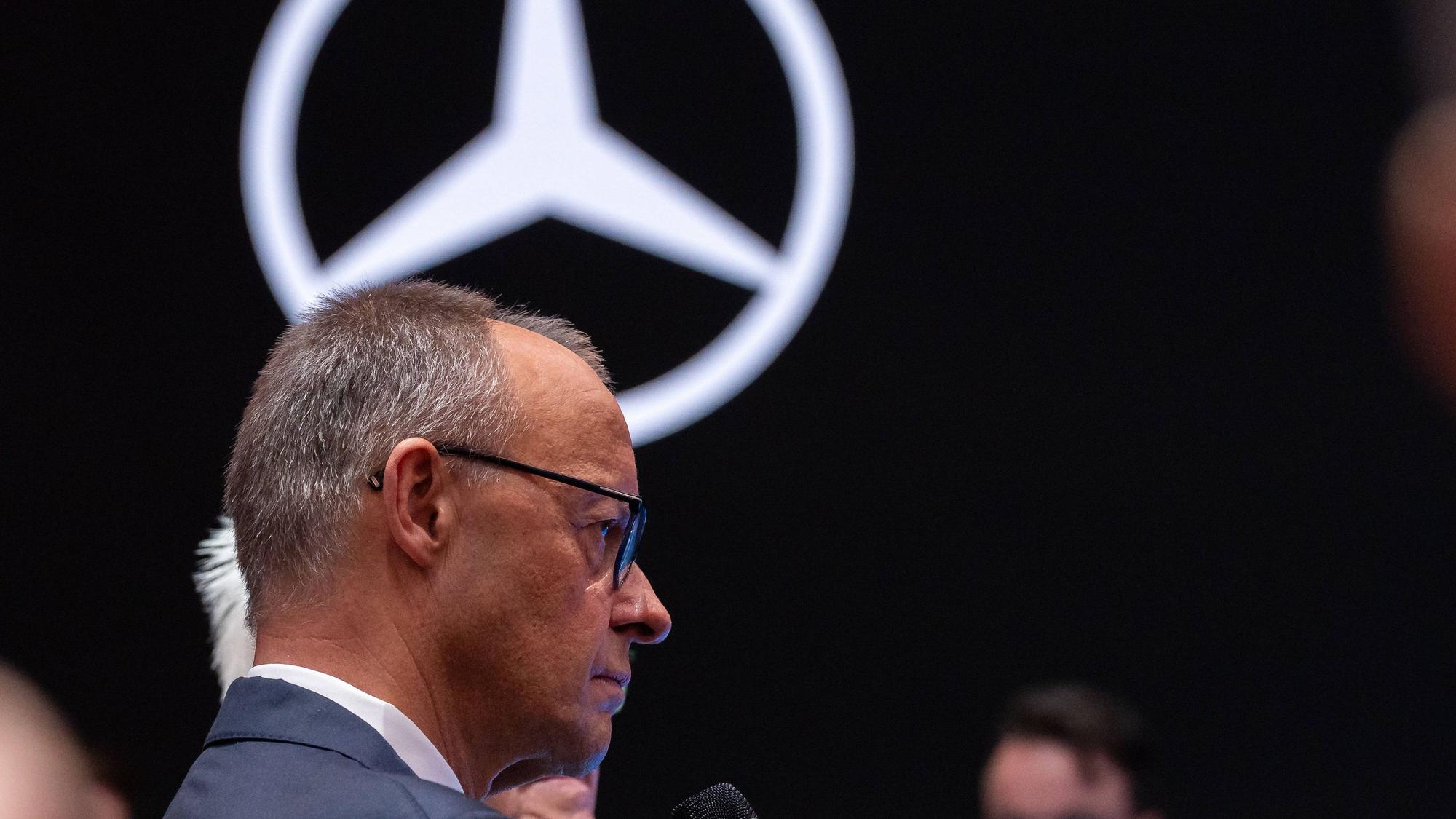Friedrich Merz setzt beim Dienstwagen auf Mercedes.