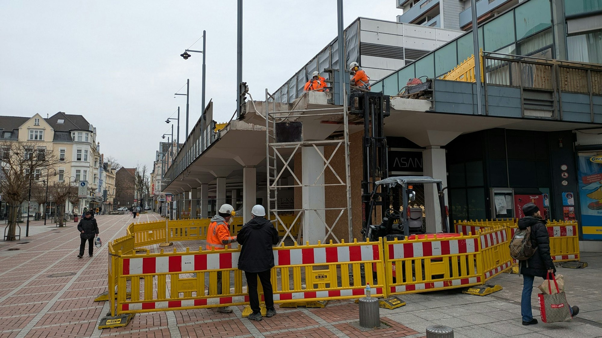Bauarbeiten am früheren Kaufhof in Wiesdorf