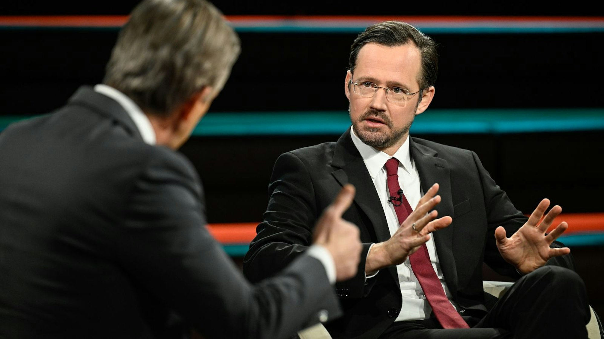 ZDF-Moderator Markus Lanz wollte von SPD-Politiker Dirk Wiese wissen, was er über den Begriff der „Lifestyle-Teilzeit“ denke. (Bild: ZDF / Markus Hertrich)