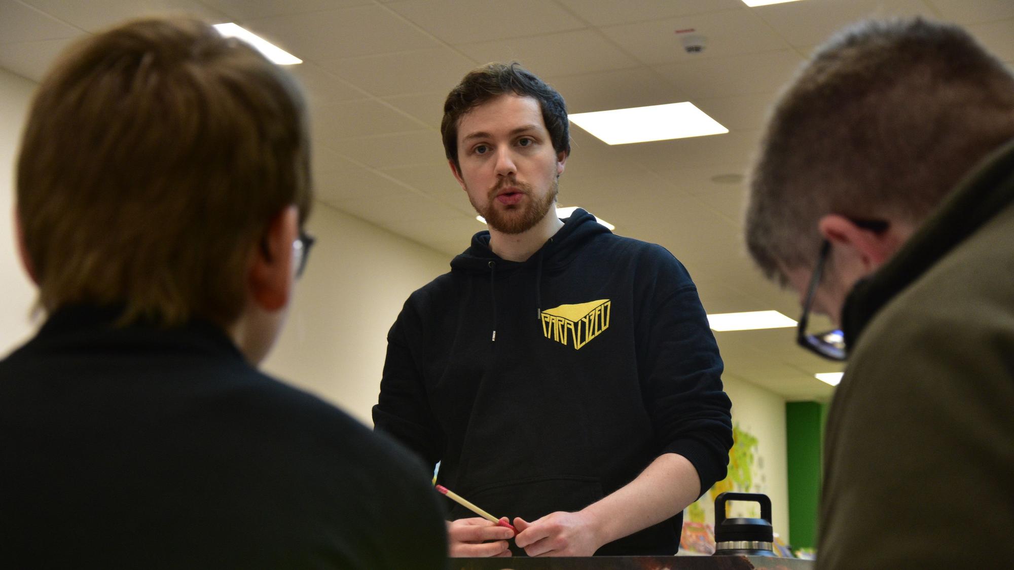 Pen and Paper Rollenspiel
Max Radenhäuser ist Dungeonmaster (Spielleiter).