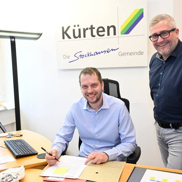 Das Foto zeigt Kürtens Bürgermeister Mario Bredow (links) mit seinem Allgemeinen Vertreter Sven Schmidt