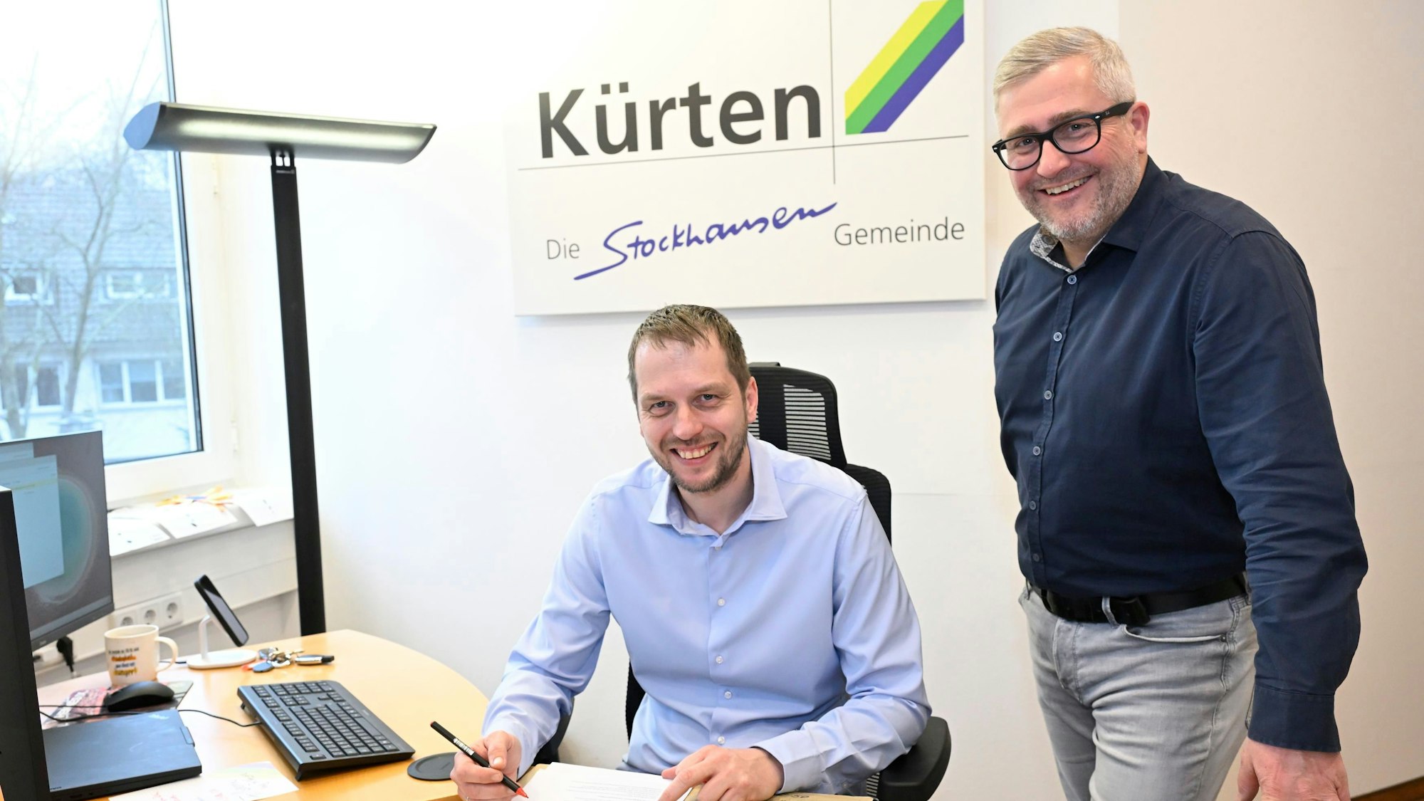 Das Foto zeigt Kürtens Bürgermeister Mario Bredow (links) mit seinem Allgemeinen Vertreter Sven Schmidt