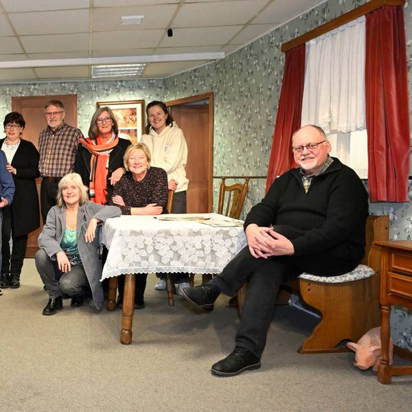 Das Foto zeigt das Ensemble des Biesfelder Mundartschwanks.
