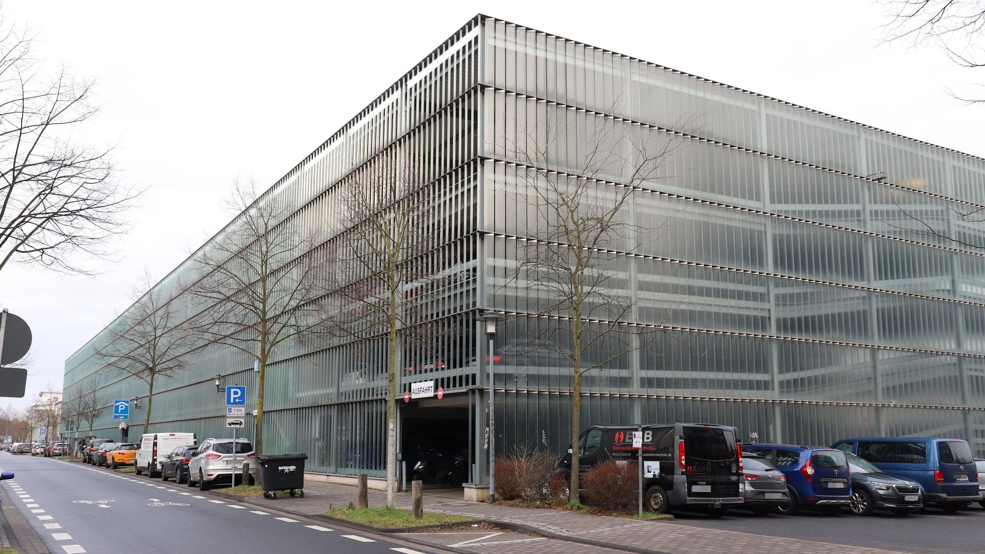 Das Park-and-Ride-Parkhaus an der Humperdinckstraße wird in die Überlegungen für Langzeitparker mit einbezogen.