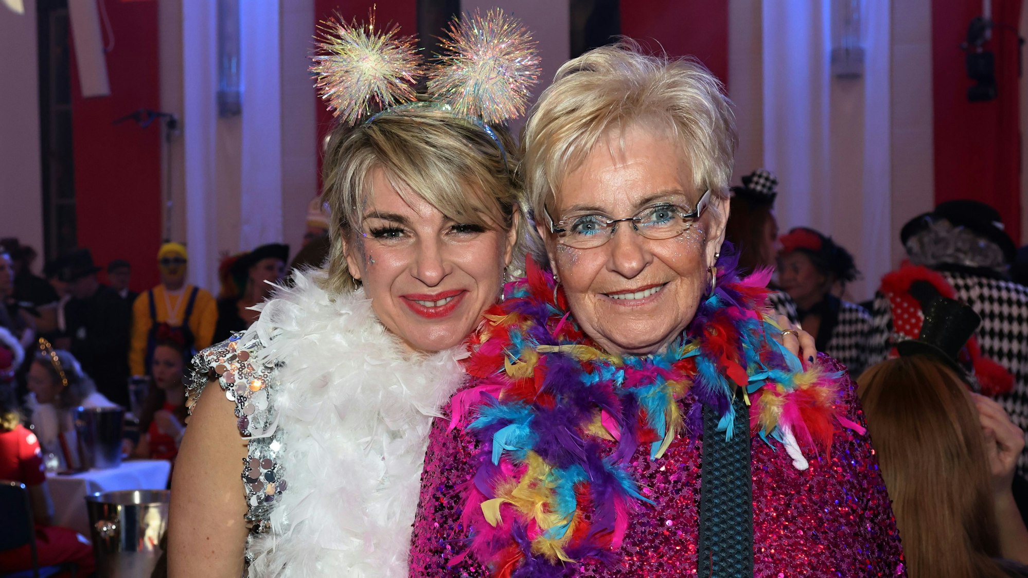 Sabine Heinrich mit ihrer Mutter Ruth.