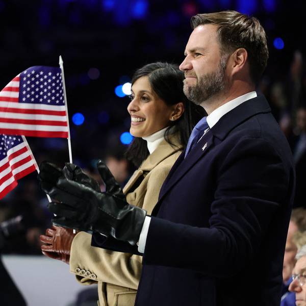 US-Vizepräsident JD Vance zusammen mit seiner Frau Usha bei der Eröffnungsfeier der Olympischen Winterspiele. Der Republikaner bekam dort Buhrufe zu hören.