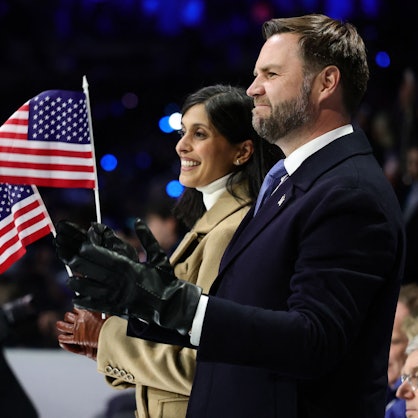 US-Vizepräsident JD Vance zusammen mit seiner Frau Usha bei der Eröffnungsfeier der Olympischen Winterspiele. Der Republikaner bekam dort Buhrufe zu hören.