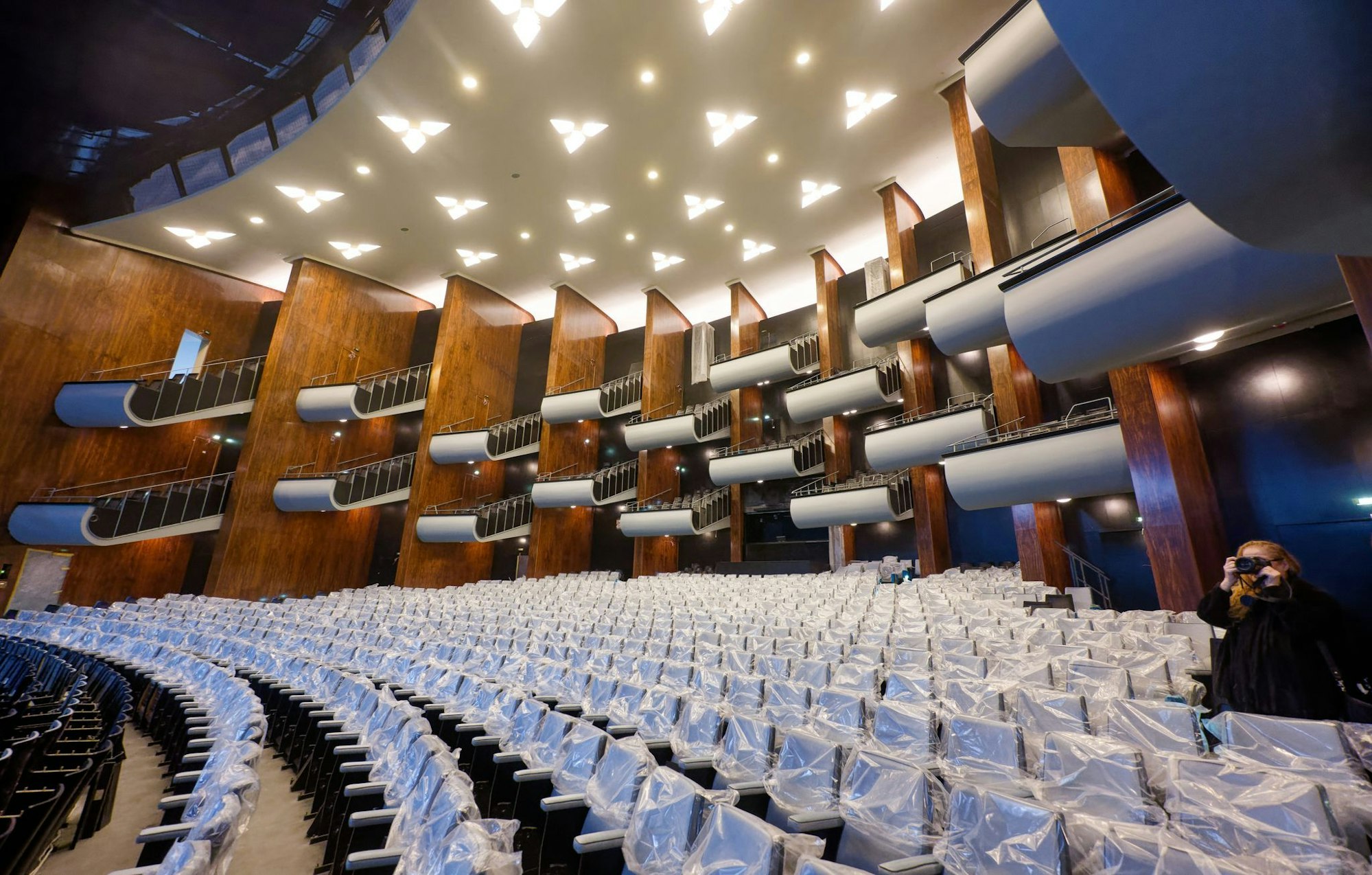 Nach vielen Jahren kostspieliger Sanierung soll die Kölner Oper im September wiedereröffnen. (Archivbild)